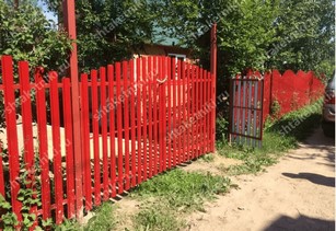 Забор евроштакетник горокой в Северодвинске цвет рубин